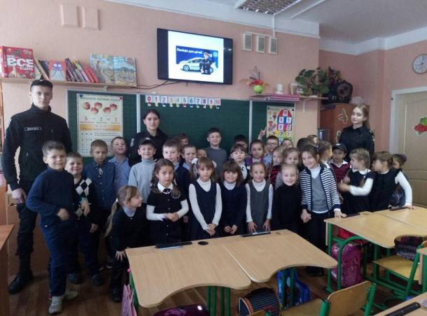 На Всеукраїнському тижні безпеки дорожнього руху представники НАВС відвідали десятки столичних шкіл