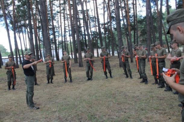 Група інструкторів продовжує підготовку курсантів у навчальному центрі Національної гвардії України